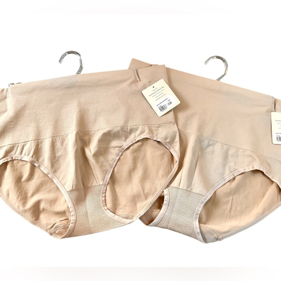 🌸2 pc bundle Shaper Briefs - Picture 2 of 10